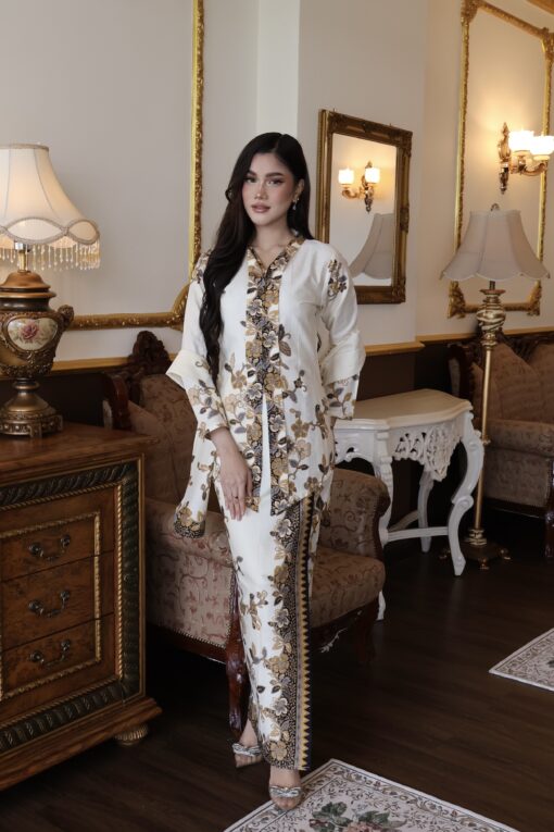 Mekar Blossom Cream Black