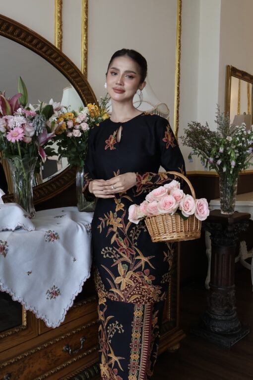 Kurung Mekar Black - Image 2