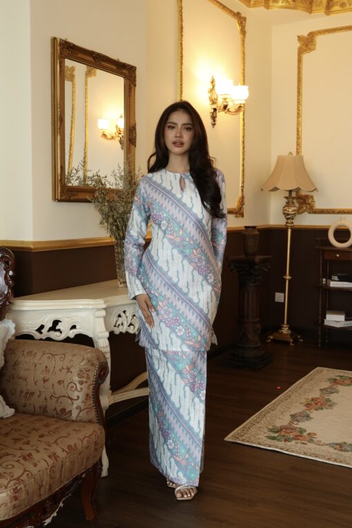 Kurung Mekar Pastel White Blue