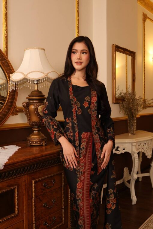 Kebaya Putri Black - Image 2