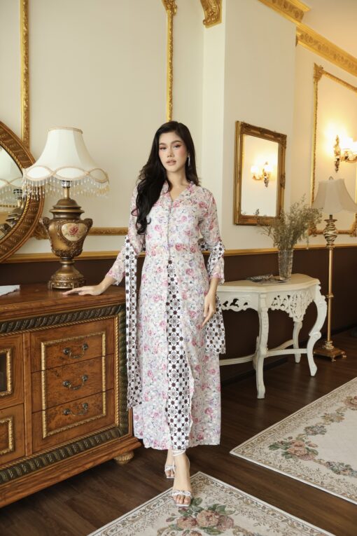 Kebaya Sabella White Flower